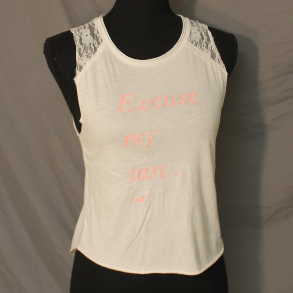 HOLLISTER WHITE LACE SHOULDER T-SHIRT "EXCUSE MY TAN" COTTON BLEND PINK LOGO
